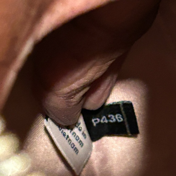 Kate Spade - Women`s Leather `frosty Penguin` Character Crossbody Bag - Picture 7 of 8